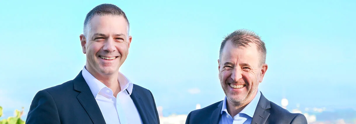 csi founder Steffen Boll (right) hands over overall responsibility for the csi Group to Mathias Leixner (left)